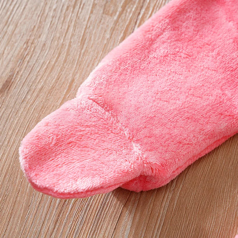 Macacão Bebê Recém-Nascido Flanelado – Unicórnio Bordado Rosa com Pézinho Fechado - Outono/Inverno