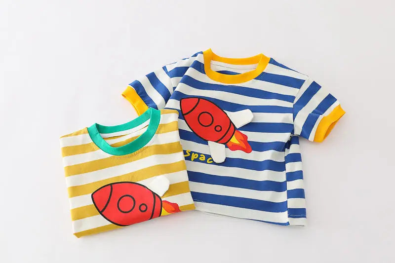 Conjunto Infantil Verão - Camiseta Foguete e Shorts Listrado (2 Peças)