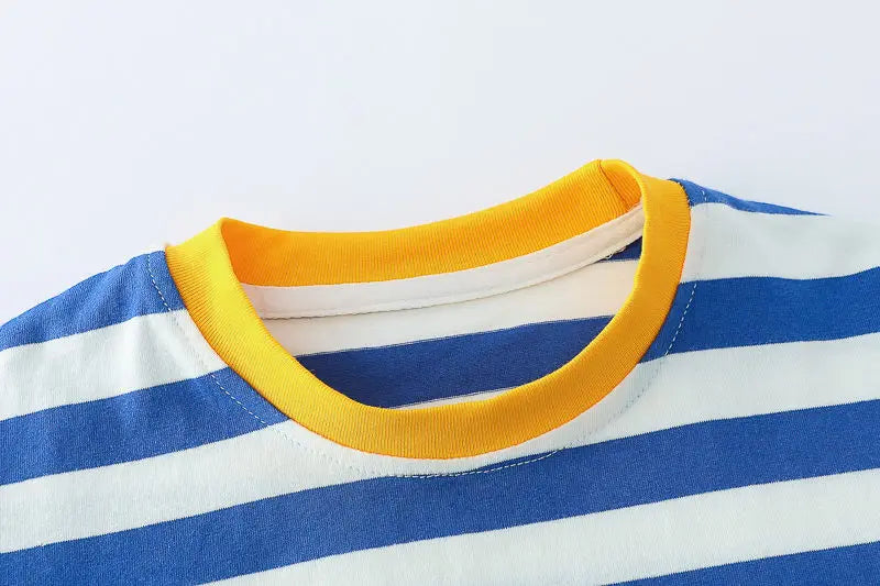 Conjunto Infantil Verão - Camiseta Foguete e Shorts Listrado (2 Peças)