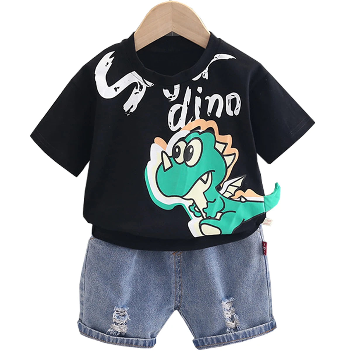 Conjunto Bebê Menino - Camiseta Dino e Shorts - 2 Peças, com esse conjunto seu filho ficará estiloso e confortável! A camiseta com estampa de dinossauro e o shorts completam o look com muito charme. Ideal para o dia a dia, proporciona liberdade de movimento e é fácil de vestir. Adquira já e deixe seu pequeno ainda mais fofo!