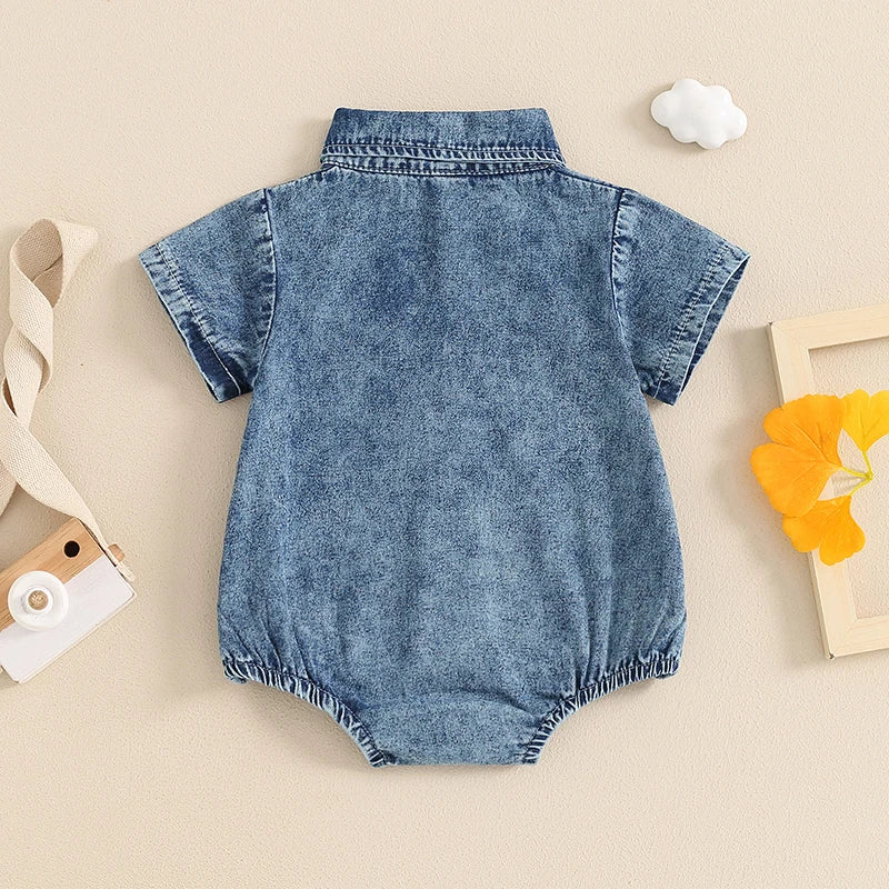 Macacão Bebê Unissex - Jeans de Manga Curta com Gola e Botões