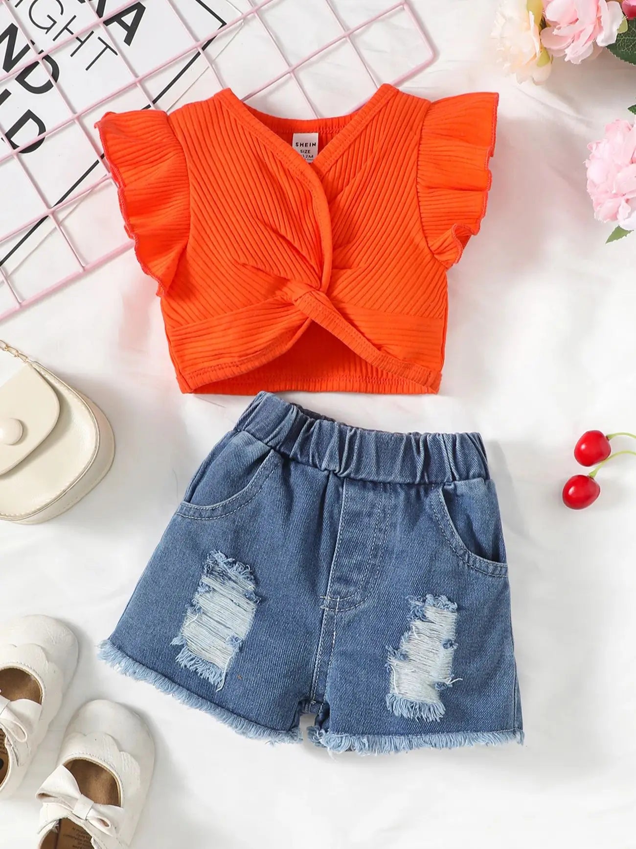 Top Infantil com Manga Voadora e Shorts Rasgados