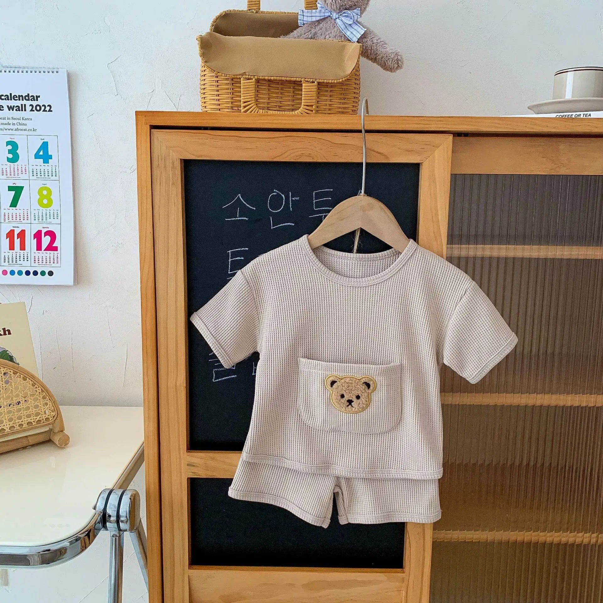Conjunto Infantil Verão - Camiseta Waffle com Bolso e Shorts (2 Peças)