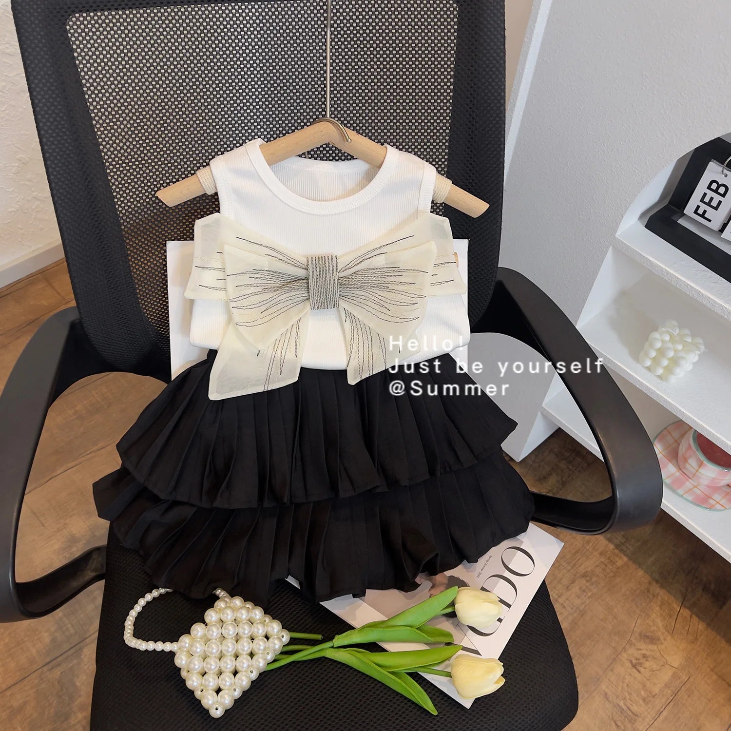 Conjunto Infantil Elegante: Colete e Saia Plissada