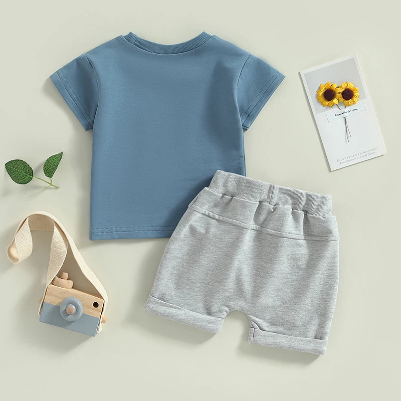 Conjunto Bebê Menino - Camiseta Mama's Boy e Shorts