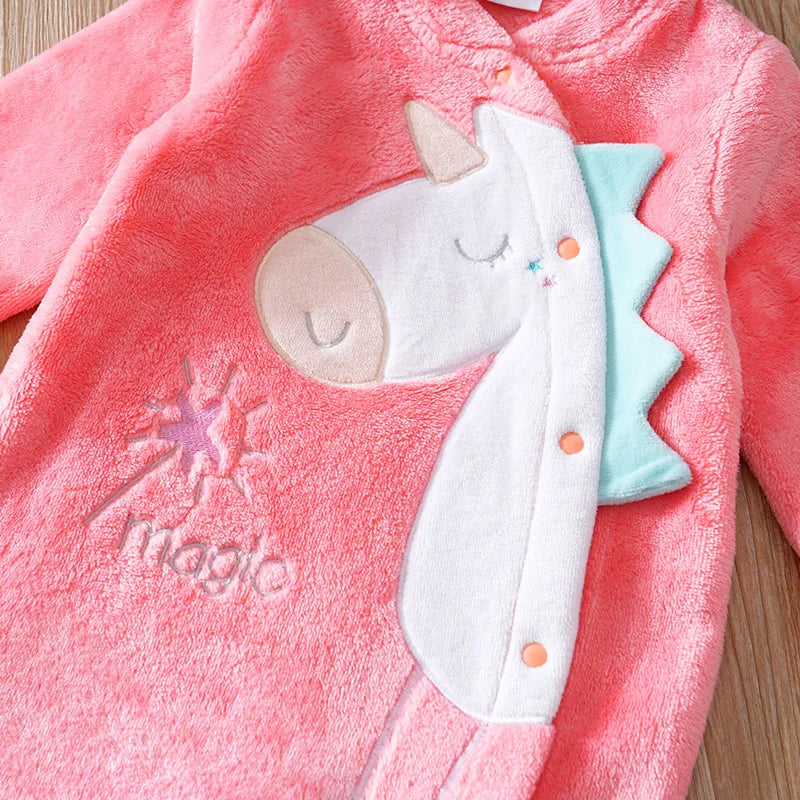Macacão Bebê Recém-Nascido Flanelado – Unicórnio Bordado Rosa com Pézinho Fechado - Outono/Inverno