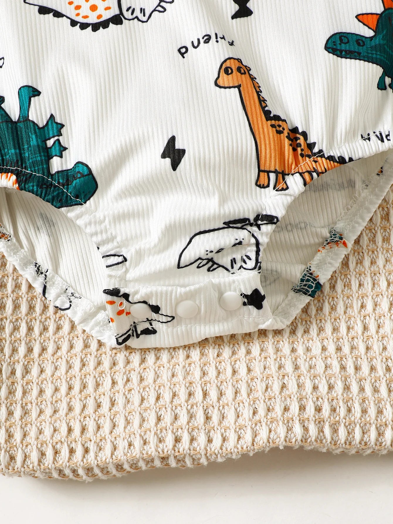 Conjunto Bebê Dinossauro: Body e Chapéu Estampados