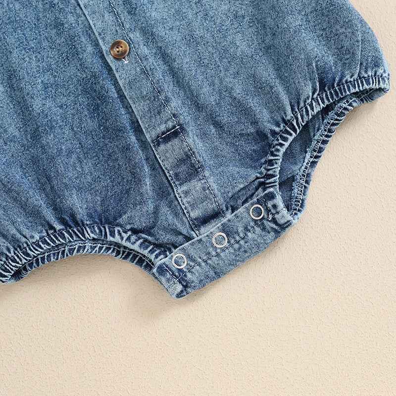 Macacão Bebê Unissex - Jeans de Manga Curta com Gola e Botões