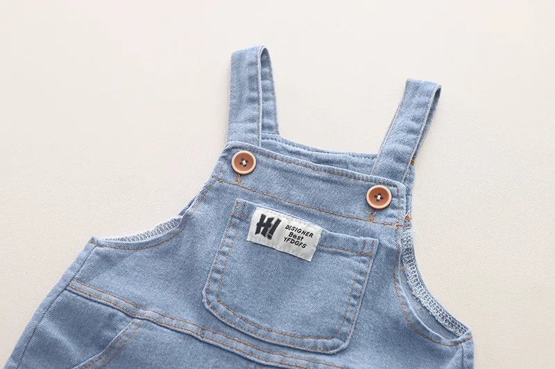 Conjunto Infantil Verão - Camiseta Estampada e Shorts com Alças (2 Peças)