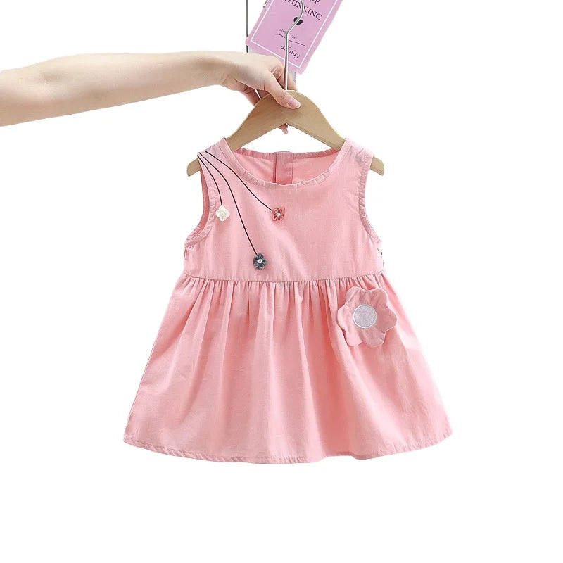 Descubra o Vestido Infantil de Renda Sem Mangas, perfeito para o verão. Conforto e estilo para sua pequena. Compre agora!