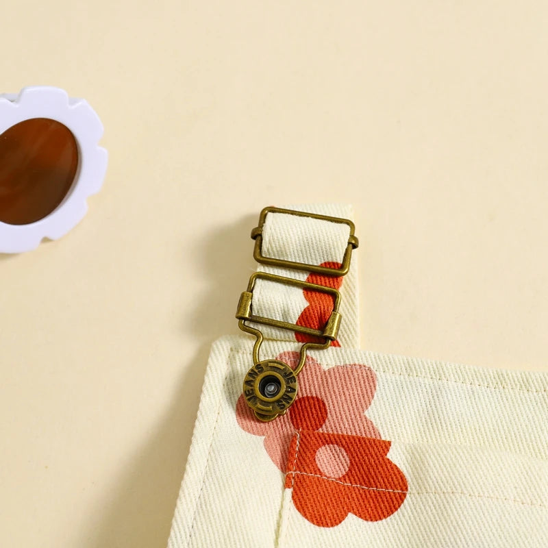 Jardineira Infantil Menina - Jeans com Estampa de Flores e Morangos