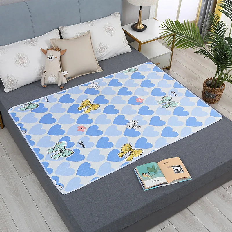 Tapete de urina lavável impermeável para bebê Protetor de cama bonito dos desenhos animados Cama de fralda Pano respirável Almofadas de urina para crianças
