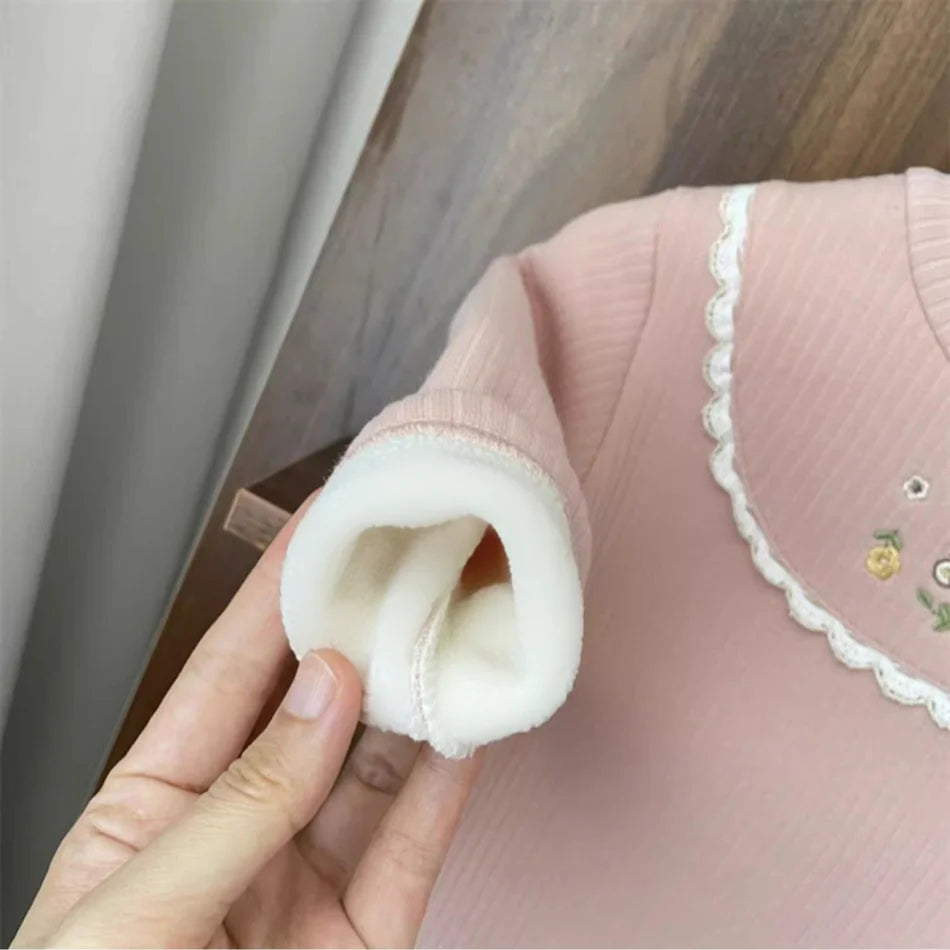 Blusa Infantil de Manga Longa em Veludo - Gola Alta com Bordado Cartoon
