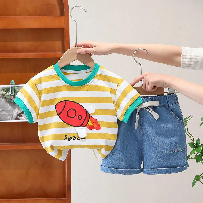 Conjunto Infantil Verão - Camiseta Foguete e Shorts Listrado (2 Peças)