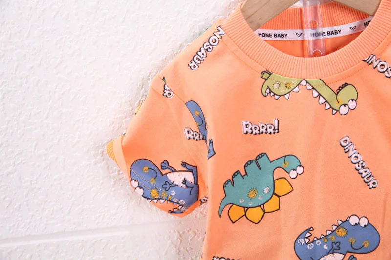 Conjunto roupa infantil dinossauros camiseta e bermuda