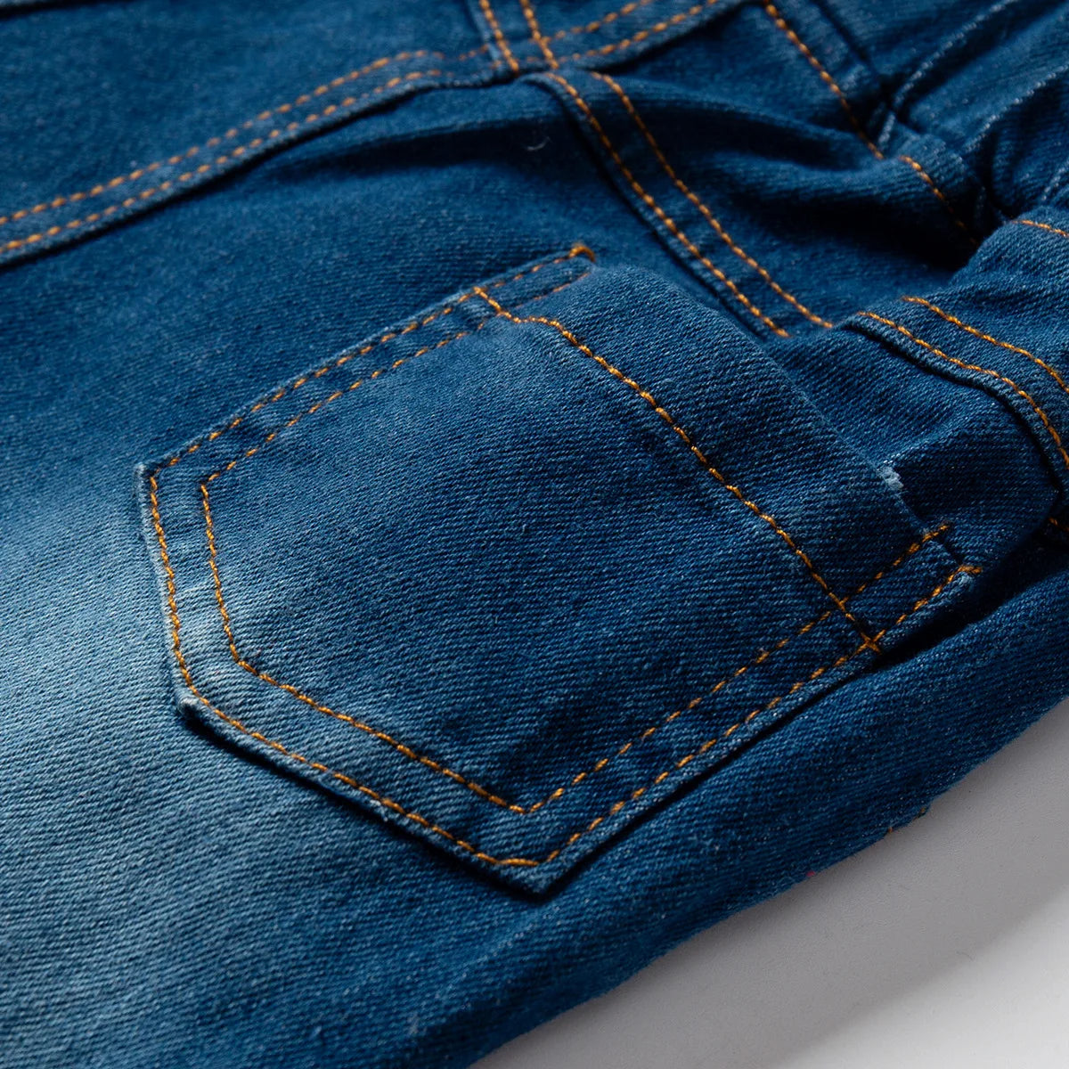 Conjunto Jeans com Suspensório e Gravata Borboleta