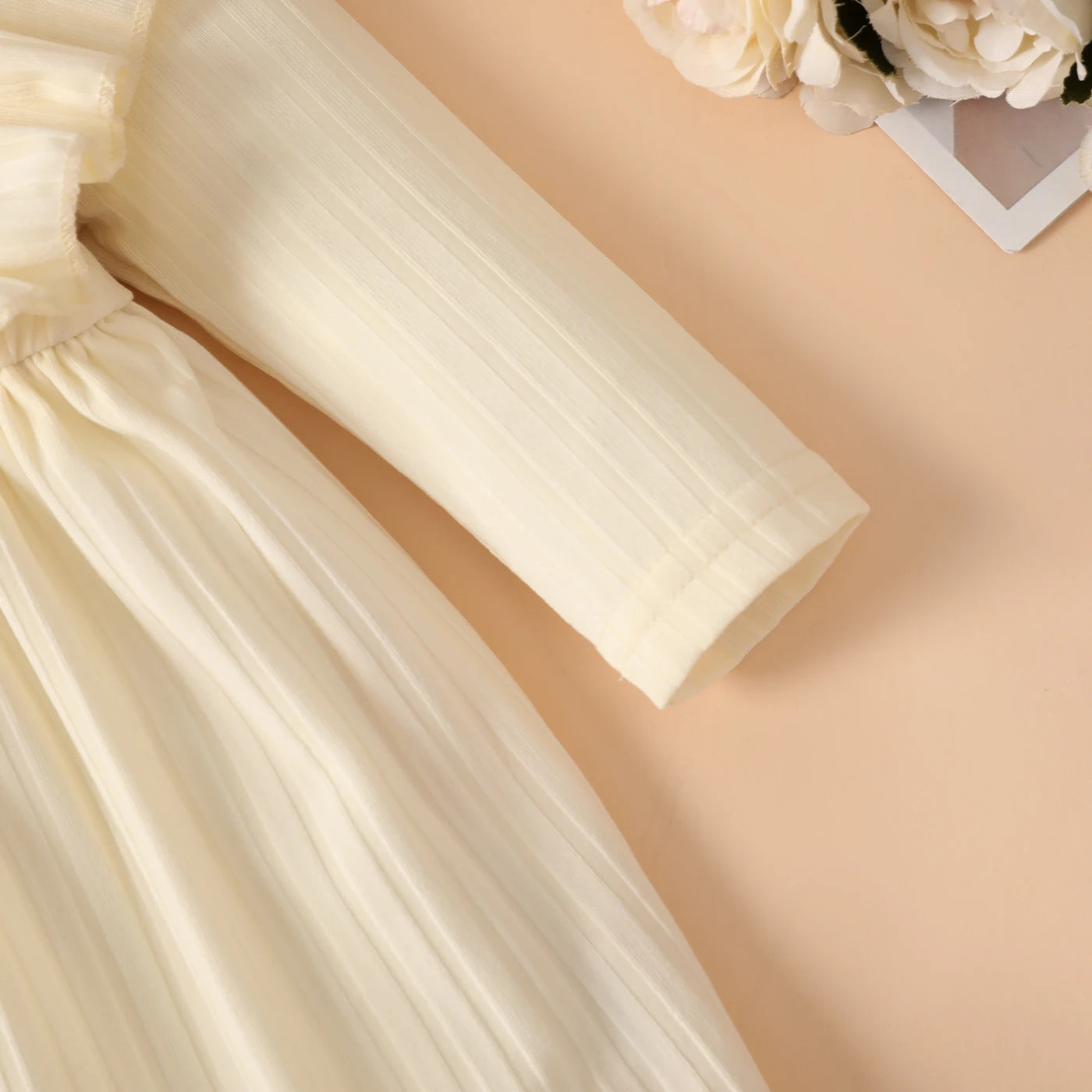 Vestido com Manga Longa e Babado