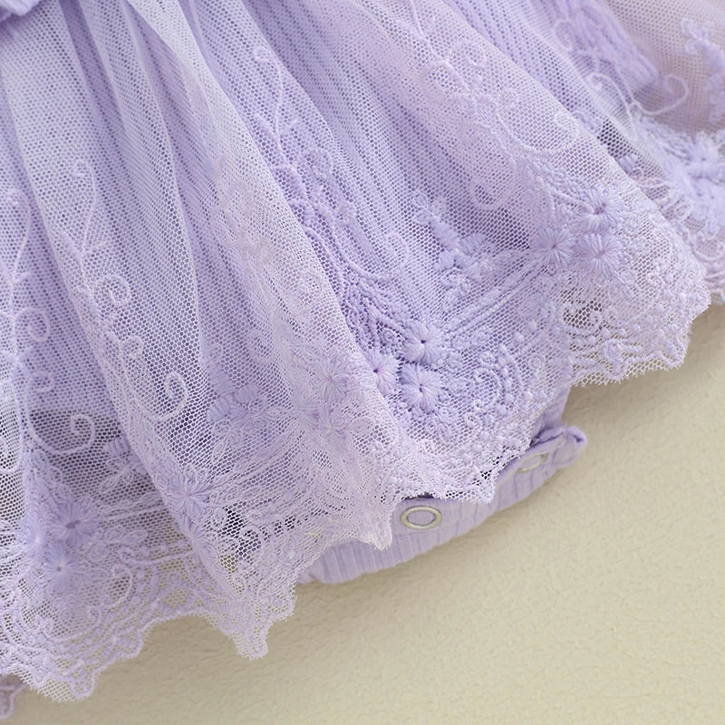 Macacão Vestido Bebê com Renda e Faixa de Cabelo