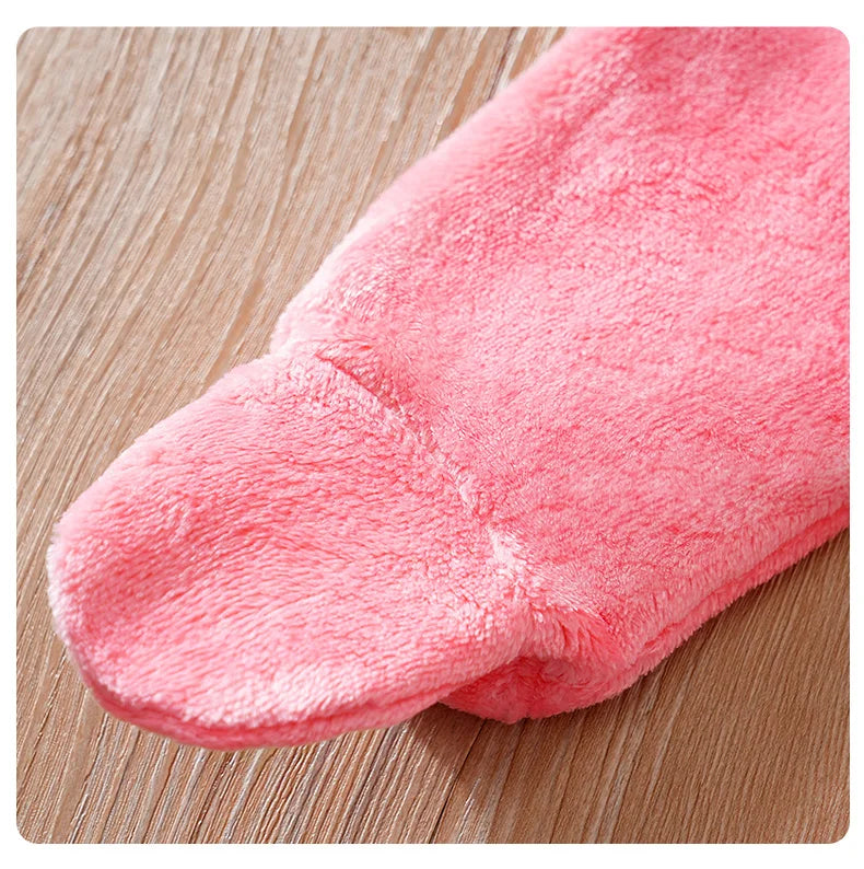 Macacão Bebê Recém-Nascido Flanelado – Unicórnio Bordado Rosa com Pézinho Fechado - Outono/Inverno