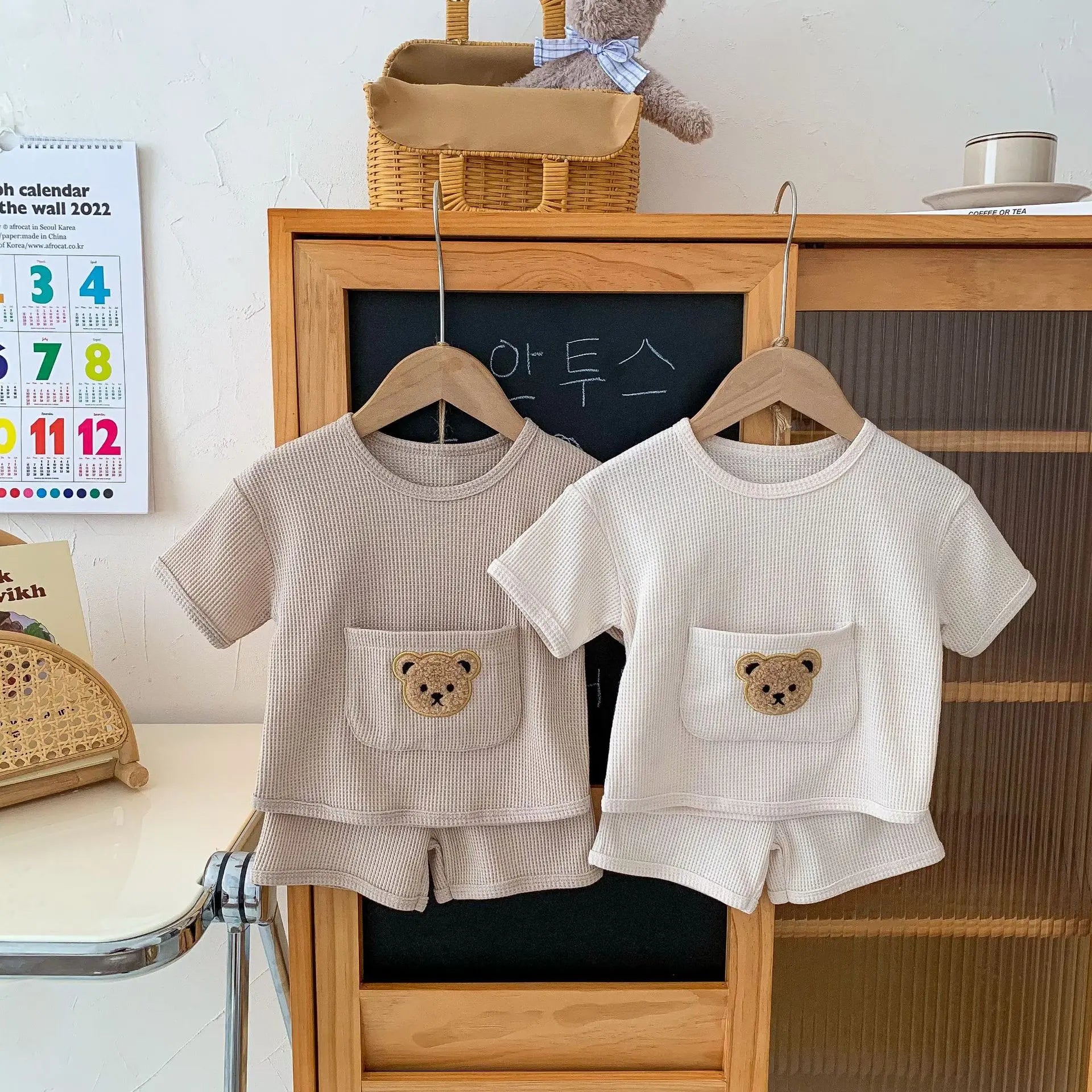 Conjunto Infantil Verão - Camiseta Waffle com Bolso e Shorts (2 Peças)
