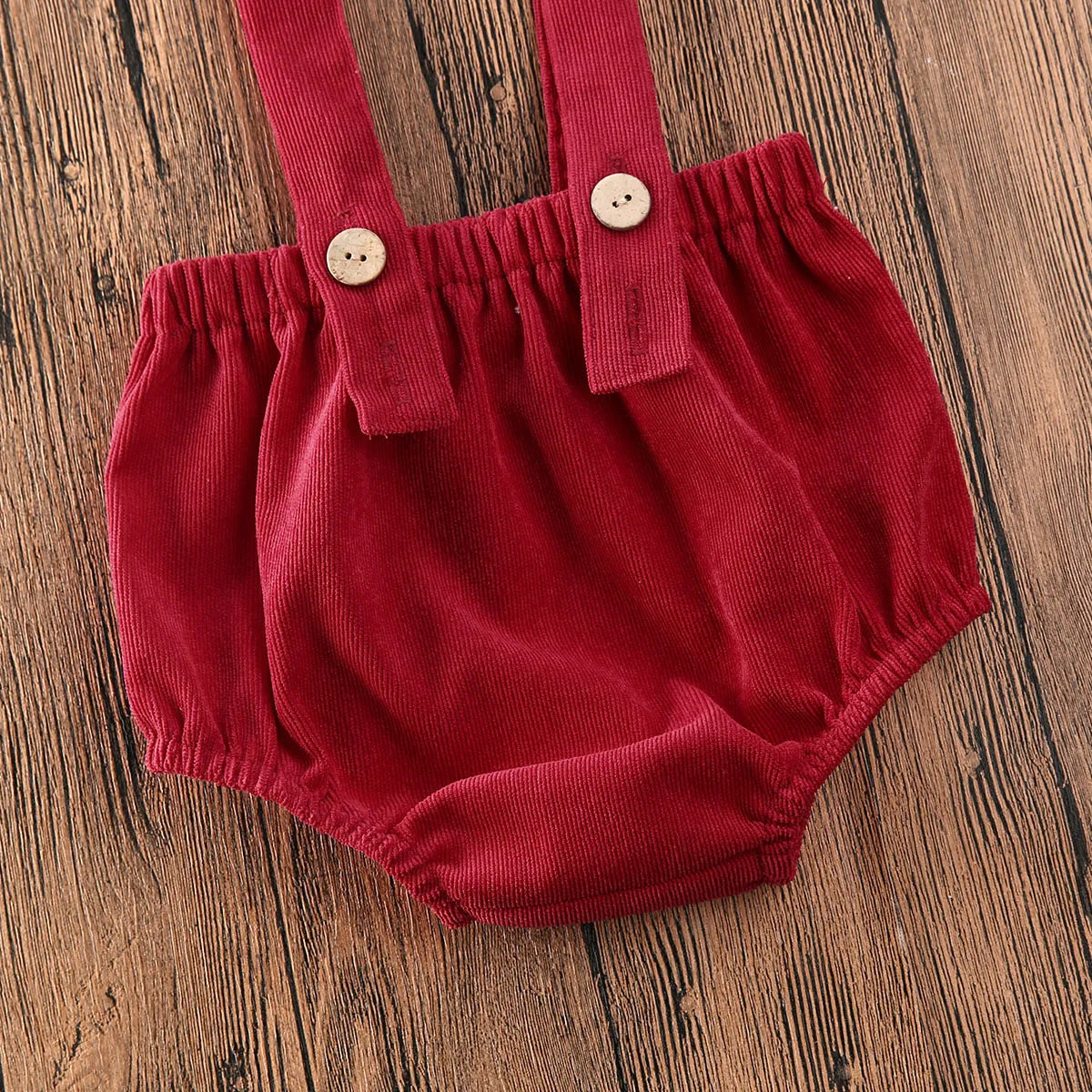 Short soft com suspensórios