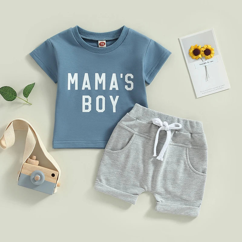 Conjunto Bebê Menino - Camiseta Mama's Boy e Shorts
