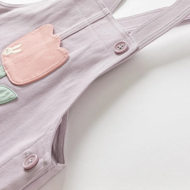 Vestido Jardineira Infantil Lilás - Flor com Coelhinho Fofo