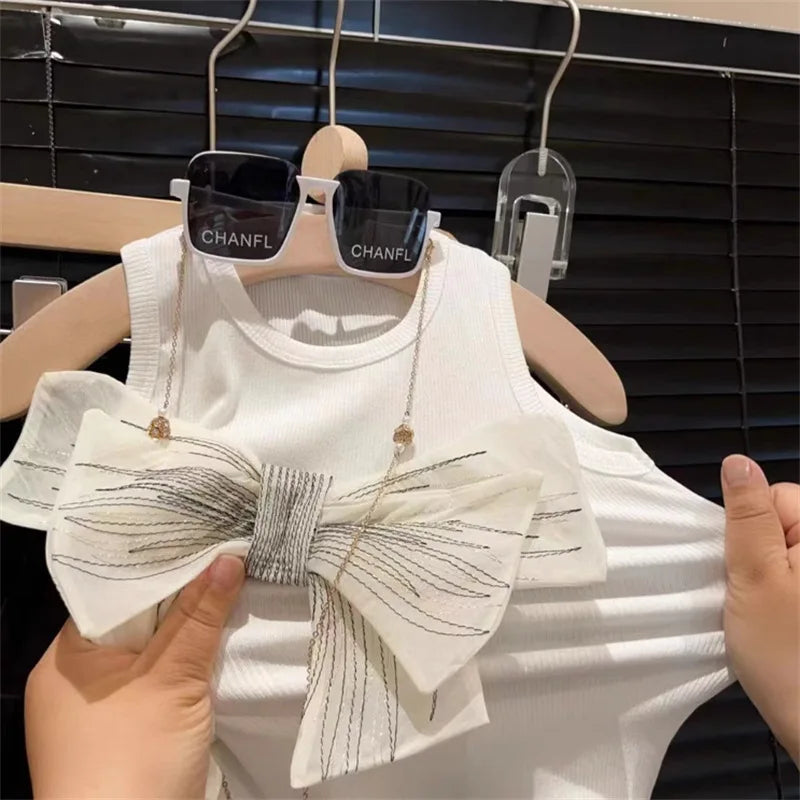 Conjunto Infantil Elegante: Colete e Saia Plissada