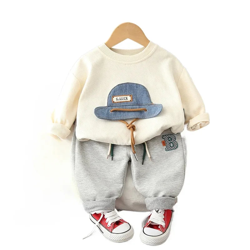 Conjunto infantil masculino perfeito para manter seu pequeno confortável e estiloso em qualquer ocasião. A blusa de manga longa oferece proteção e aconchego, enquanto a calça garante liberdade de movimentos para todas as aventuras do dia a dia. Confeccionado com tecidos de qualidade que resistem às brincadeiras mais intensas e são fáceis de cuidar. Seu filho vai adorar e você também!