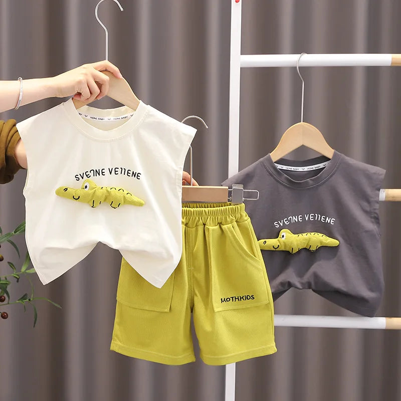 Conjunto Infantil Crocodilo com camiseta e shorts. Conforto e diversão para o verão. Ideal para crianças de 12 meses a 5 anos.