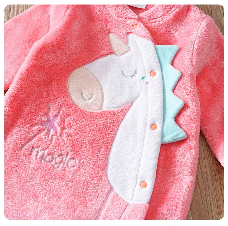 Macacão Bebê Recém-Nascido Flanelado – Unicórnio Bordado Rosa com Pézinho Fechado - Outono/Inverno