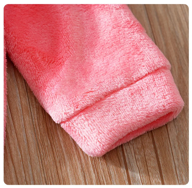 Macacão Bebê Recém-Nascido Flanelado – Unicórnio Bordado Rosa com Pézinho Fechado - Outono/Inverno