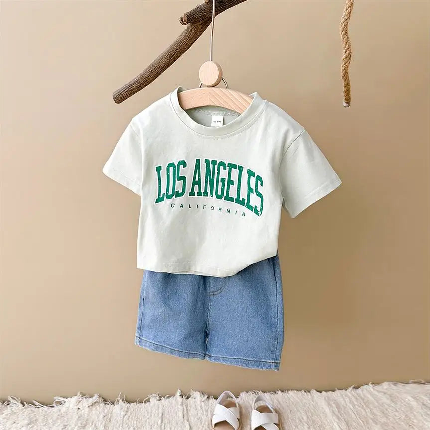 Conjunto Infantil Verão: Camiseta e Shorts Jeans