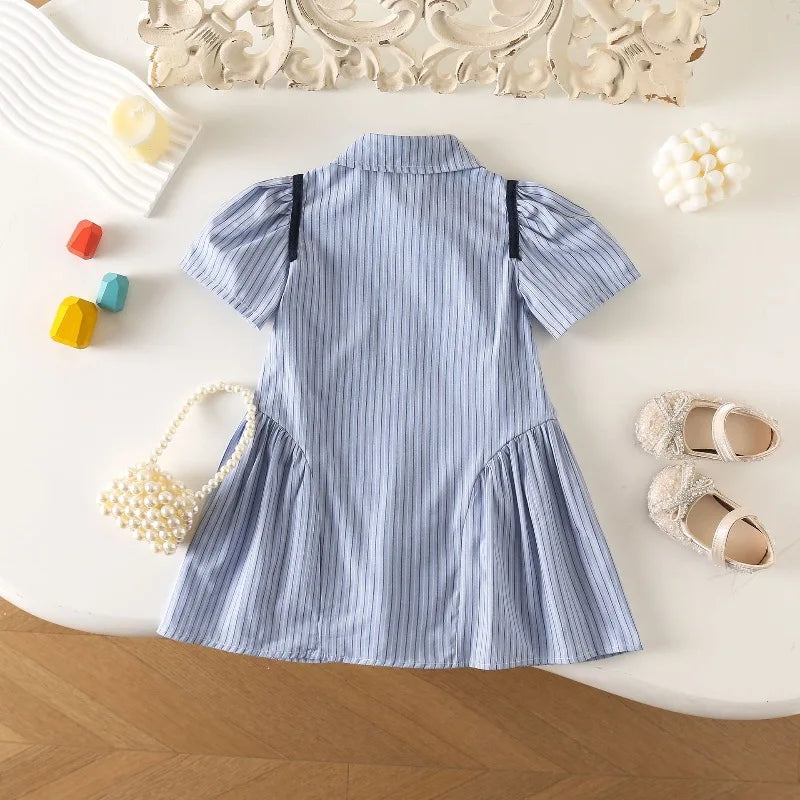 Vestido Infantil Listrado com Lapela e Bordado Preppy