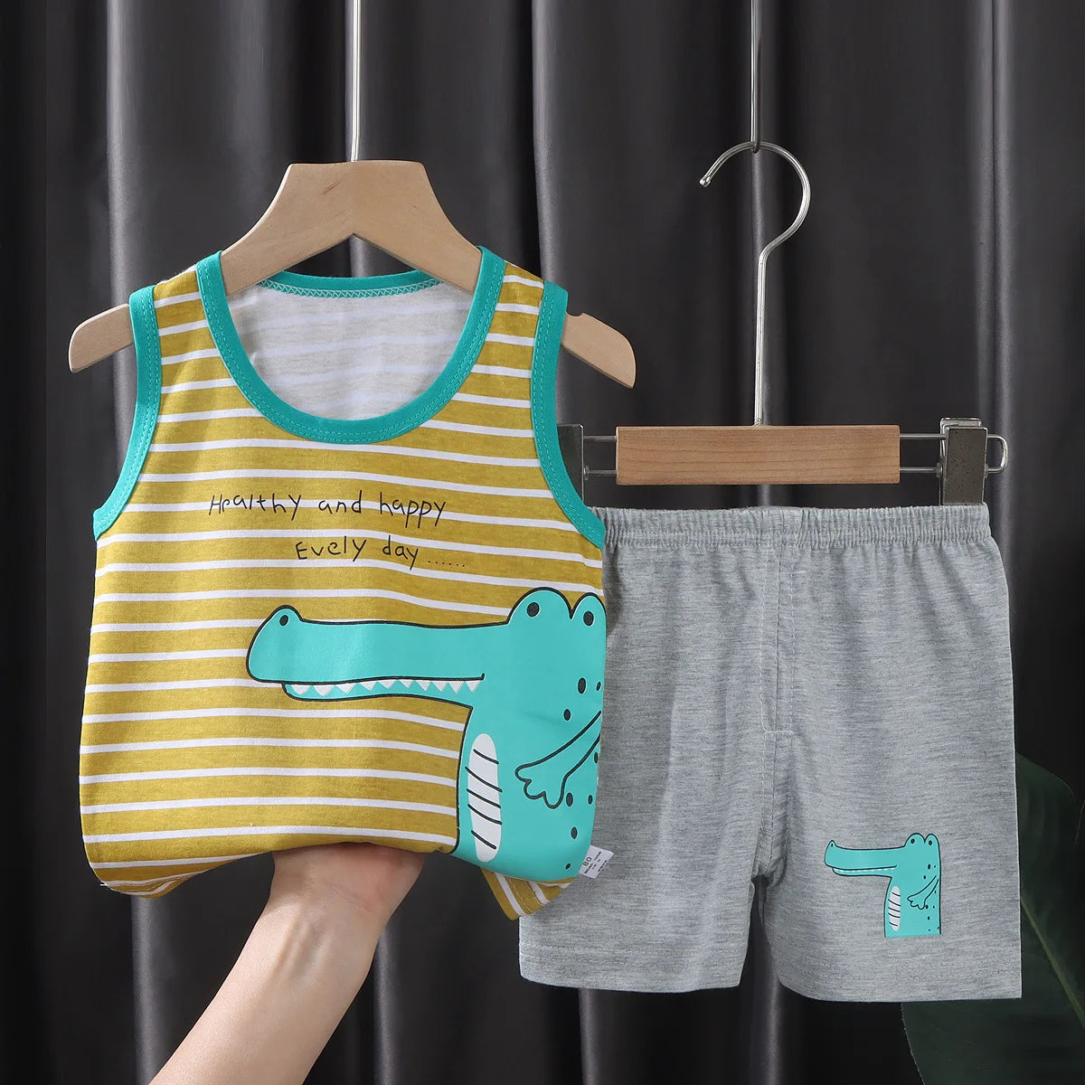 Conjunto Infantil de Algodão - Camiseta e Shorts Verão