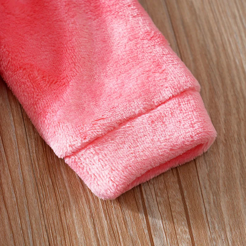 Macacão Bebê Recém-Nascido Flanelado – Unicórnio Bordado Rosa com Pézinho Fechado - Outono/Inverno